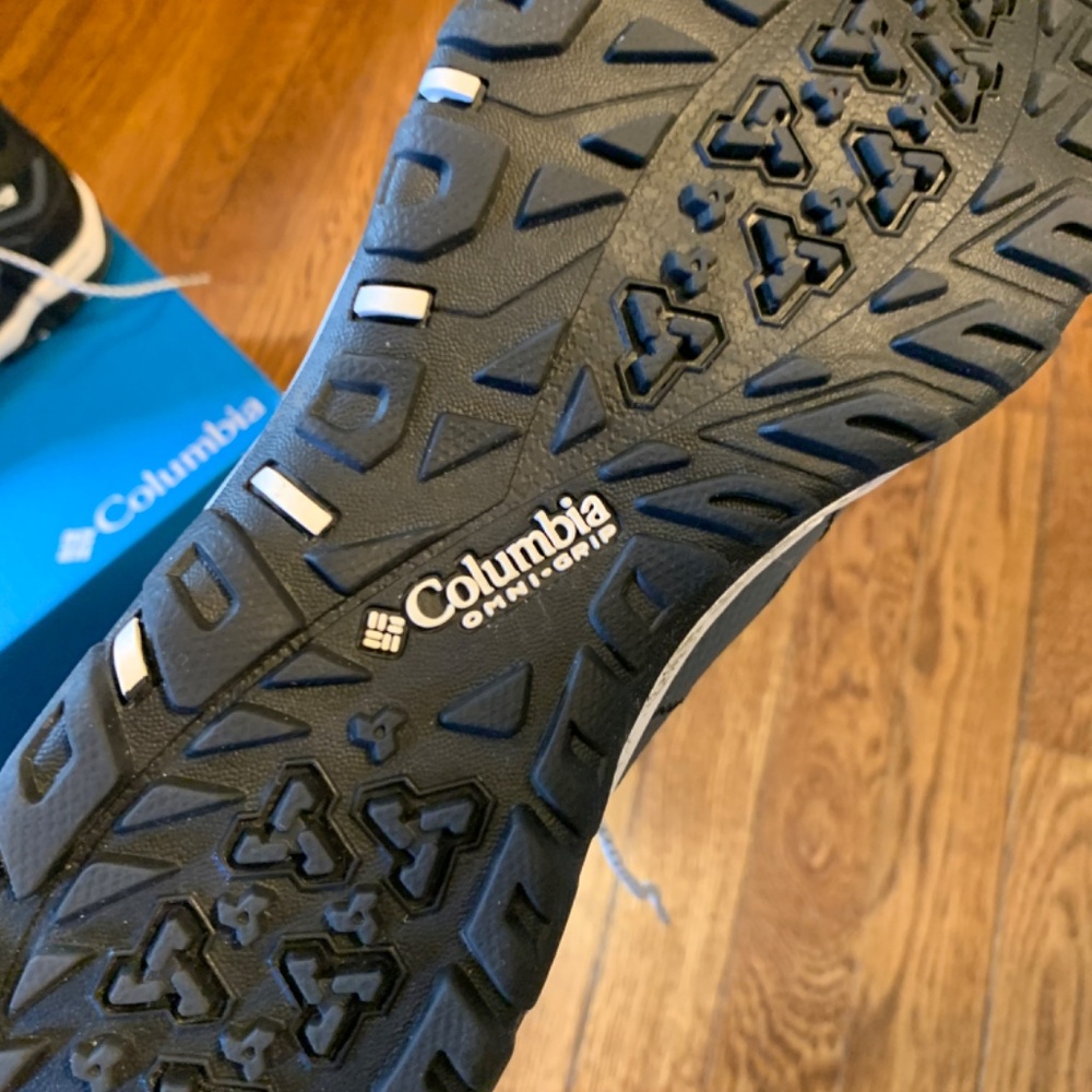 Columbia women’s hiking boots - Picture 2 of 3